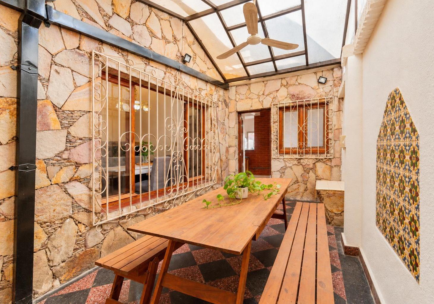 Foto de CASA EN VENTA- 5 AMBIENTES-COCHERA-PATIO-TERRAZA- Lomas de Zamora, imagen 5