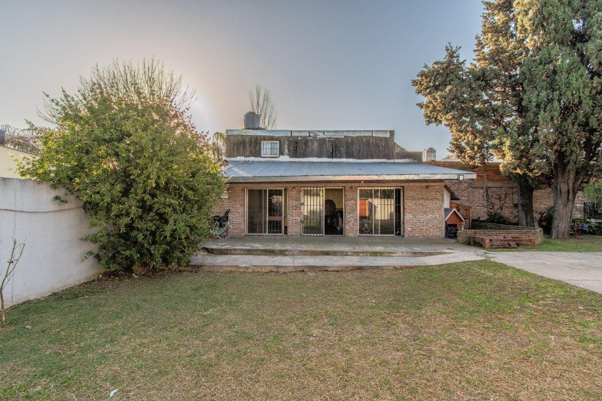 Casa en venta con lote de 500 m² - 3 dormitorios - jardin- quincho- Ituzaingó Norte