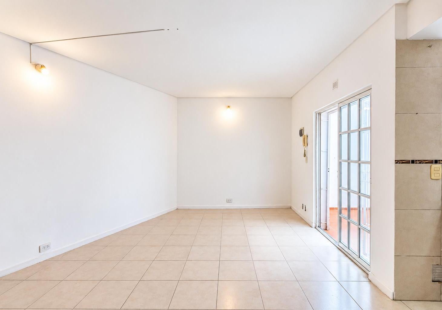 Foto de Venta departamento Dos Ambientes - Patio - Sin Expensas, imagen 3