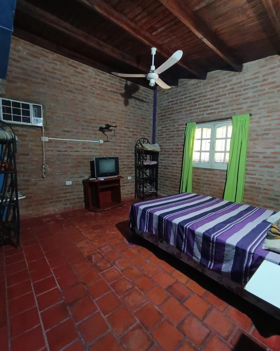 Amplia Casa con Pileta y Quincho a 200 m del Río Paraná 2