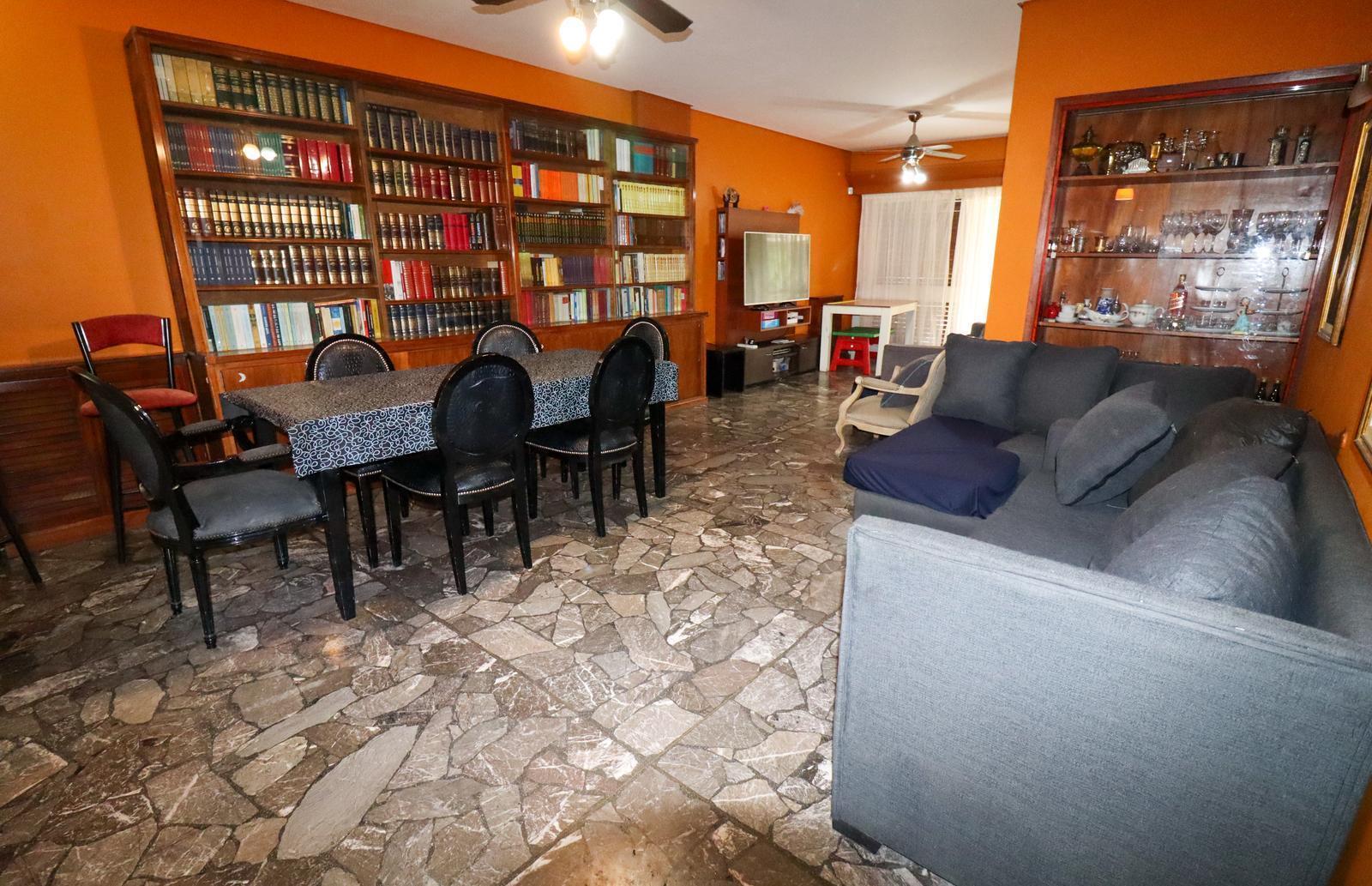 Foto de Venta piso completo 4 dorm. 2 patios y balcón, a 2 cuadras de Parque, imagen 2