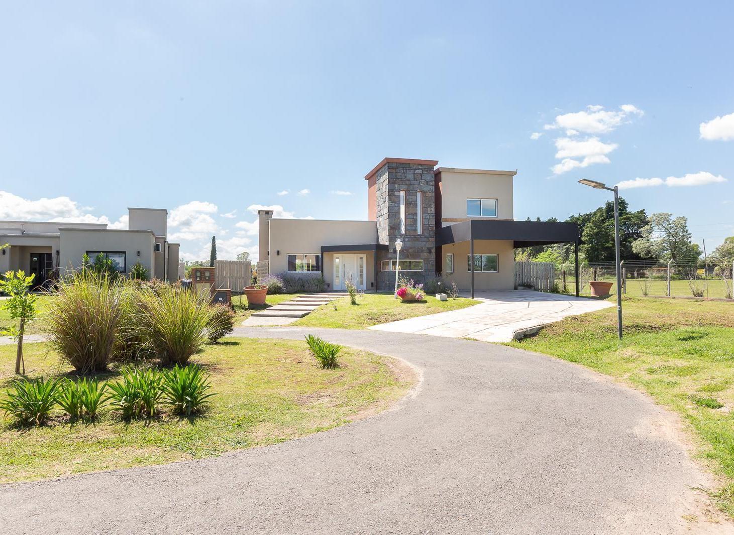 VENTA/PERMUTA CASA 5 AMBIENTES BARRIO PRIVADO MATISSE