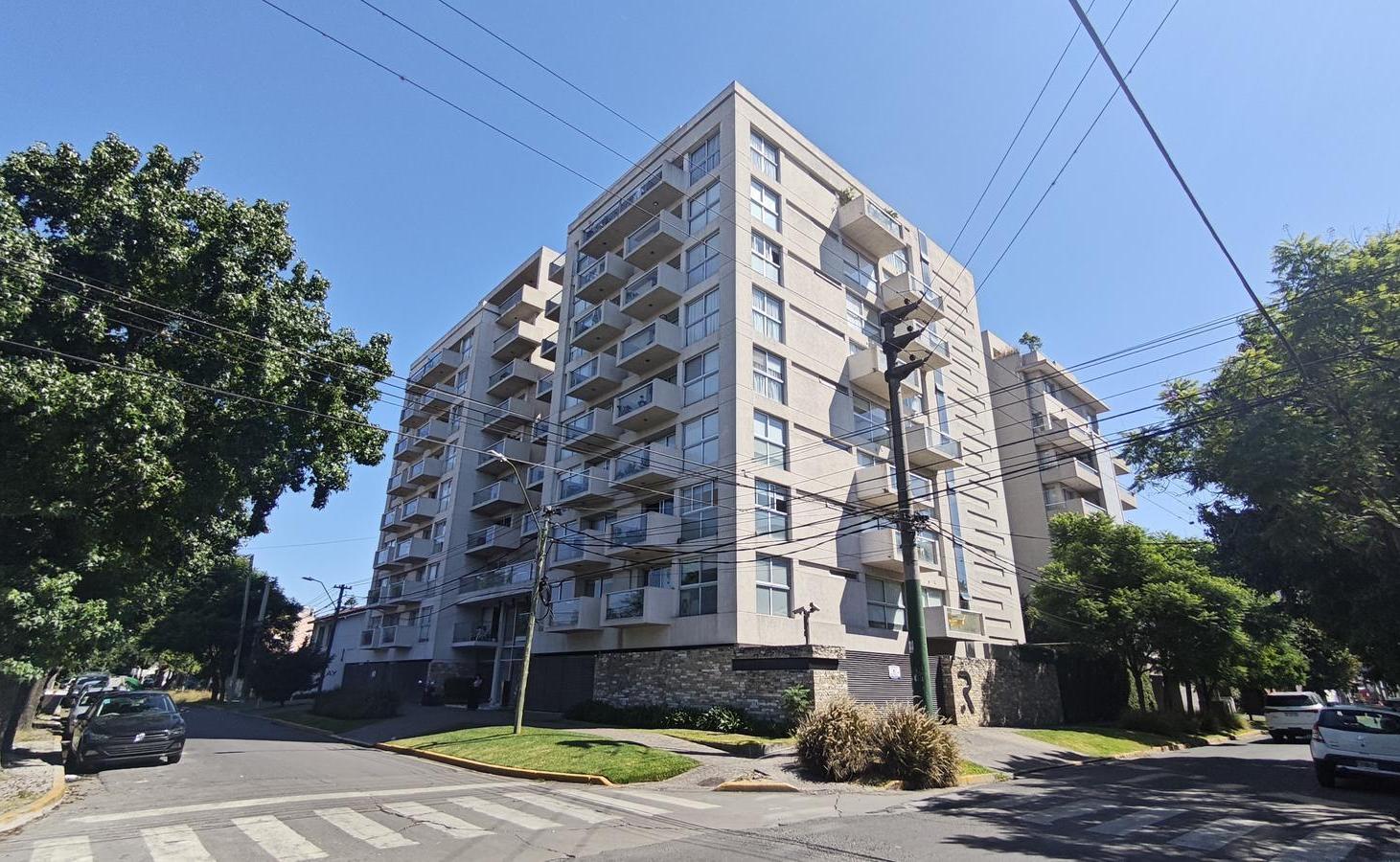 VENTA Depto 3 amb, balcón al frente, cochera cub, full amenities en Ituzaingó centro