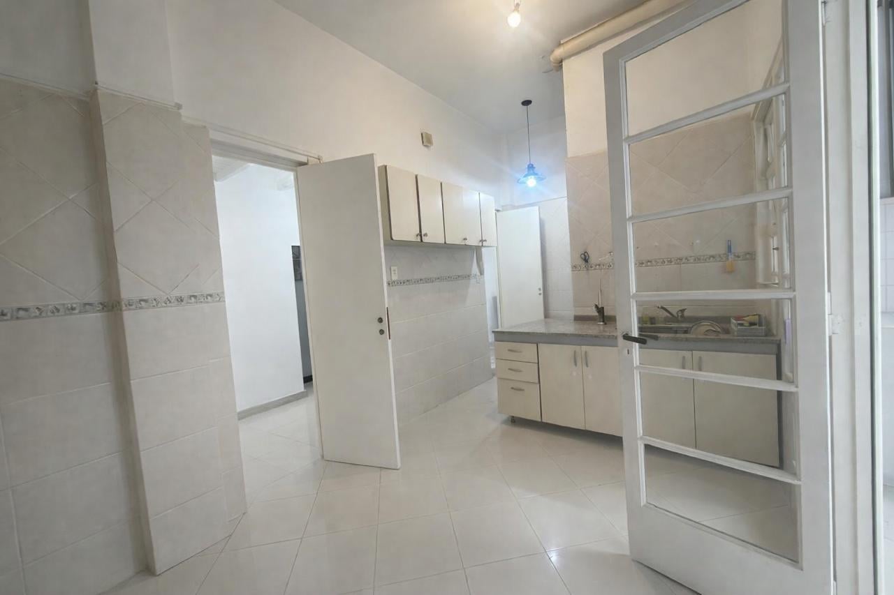 PH en Caballito Sur PB 4 AMB CON AMPLITUD 2 PATIOS Y GRAN COMODIDAD. APTO PROFESIONAL