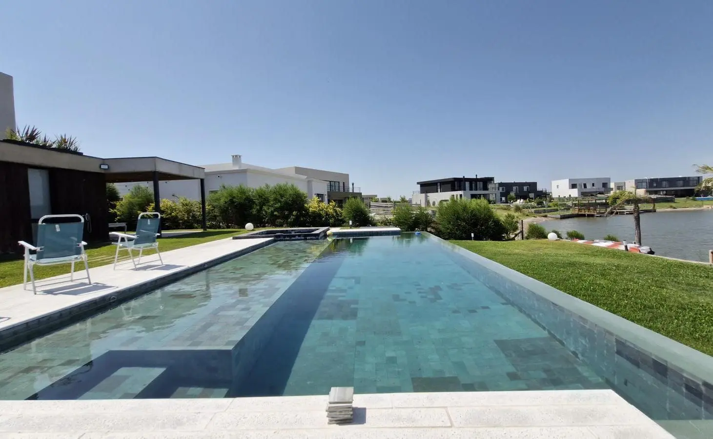 Alquiler amoblado Casa de 5 Amb a la Lag con Muelle Propio, Piscina Inf. Jacuzzi y Quincho Vidriado 4