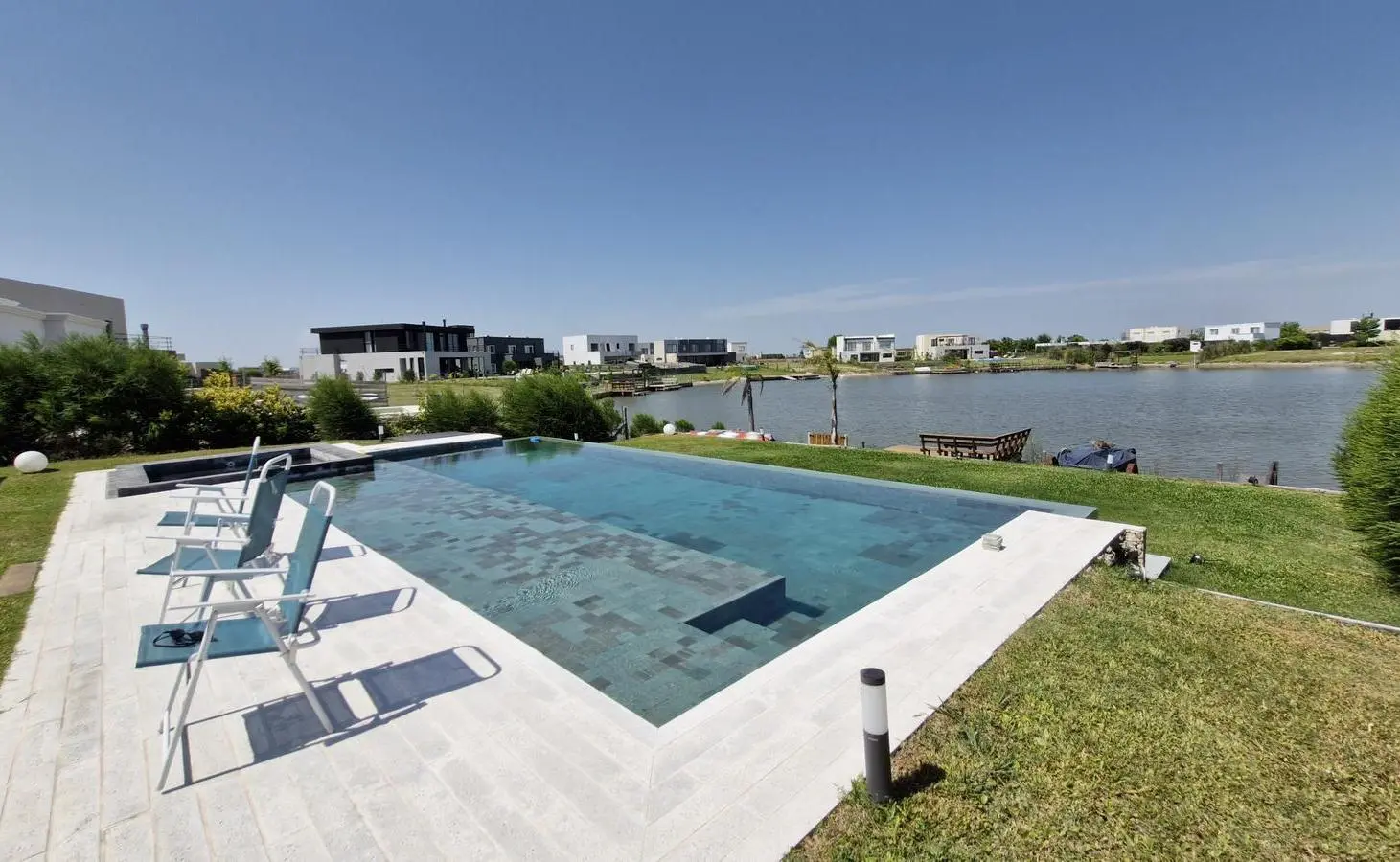 Alquiler amoblado Casa de 5 Amb a la Lag con Muelle Propio, Piscina Inf. Jacuzzi y Quincho Vidriado 2