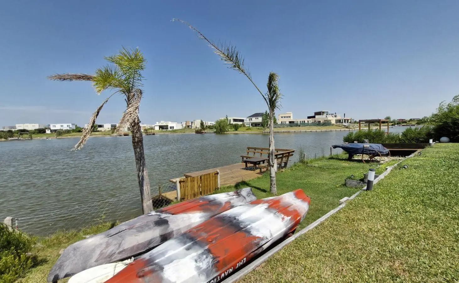 Alquiler amoblado Casa de 5 Amb a la Lag con Muelle Propio, Piscina Inf. Jacuzzi y Quincho Vidriado 3