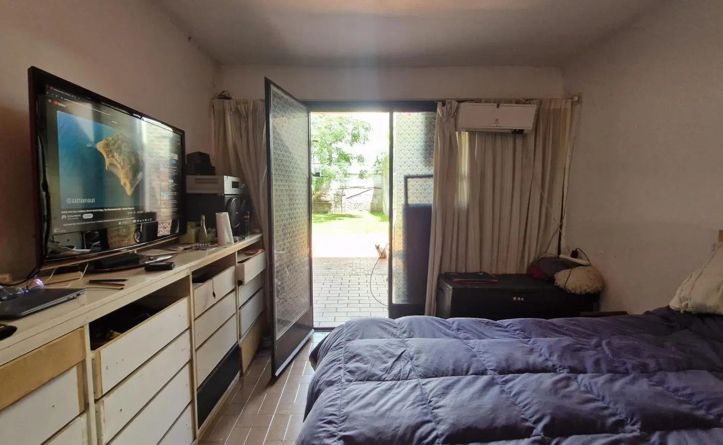 CASA EN VENTA DE 6 AMBIENTES CON UN JARDÍN PATIO LUMINOSO 2