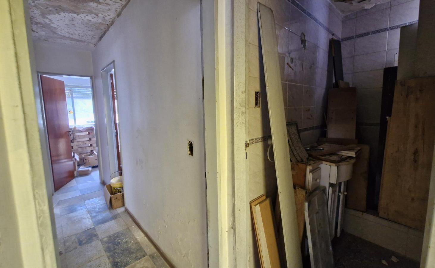 CASA EN VENTA DE 6 AMBIENTES CON UN JARDÍN PATIO LUMINOSO