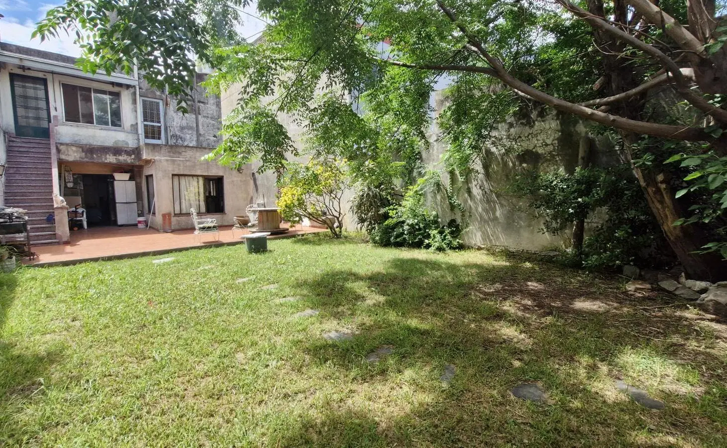 CASA EN VENTA DE 6 AMBIENTES CON UN JARDÍN PATIO LUMINOSO 3