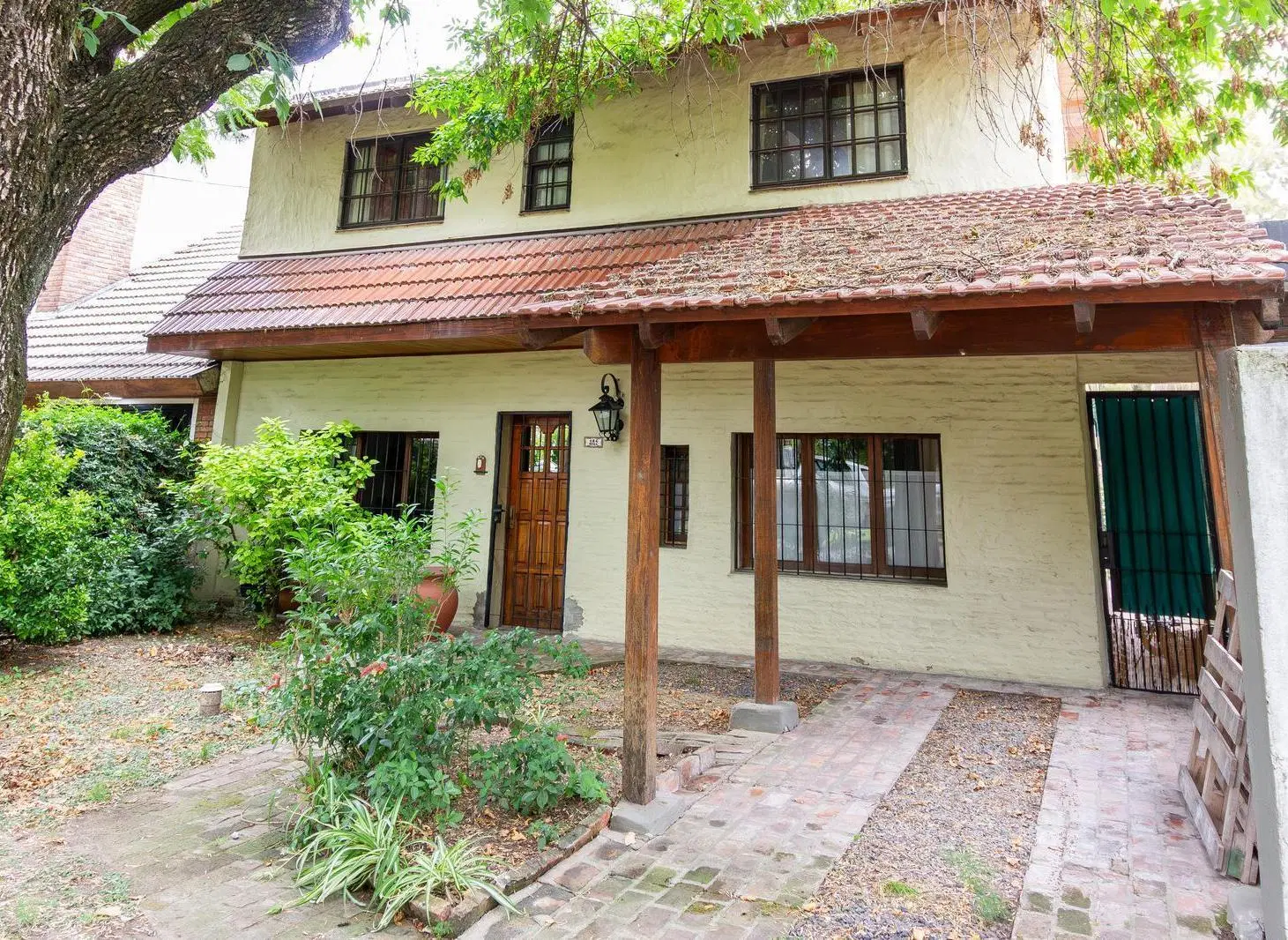 Casa en Venta, 5 Ambientes con Hermoso Jardin 8