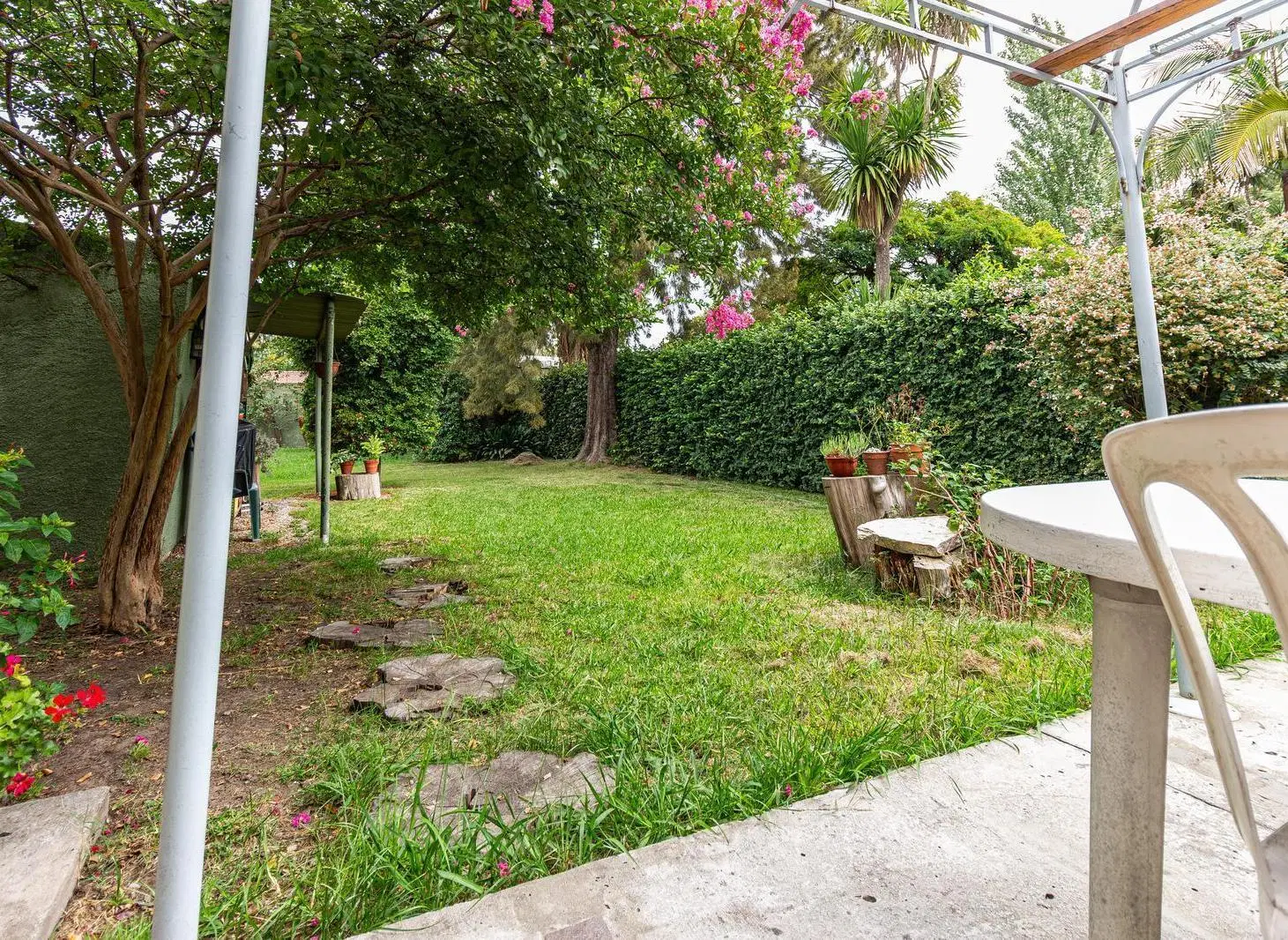 Casa en Venta, 5 Ambientes con Hermoso Jardin 2