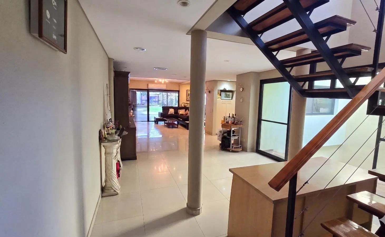 Venta de Casa lote propio con Jardin y cochera en Agronomia 5