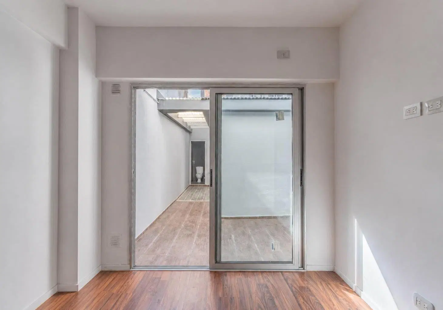 Departamento en venta 4 ambientes con patio y cochera en Caballito 4