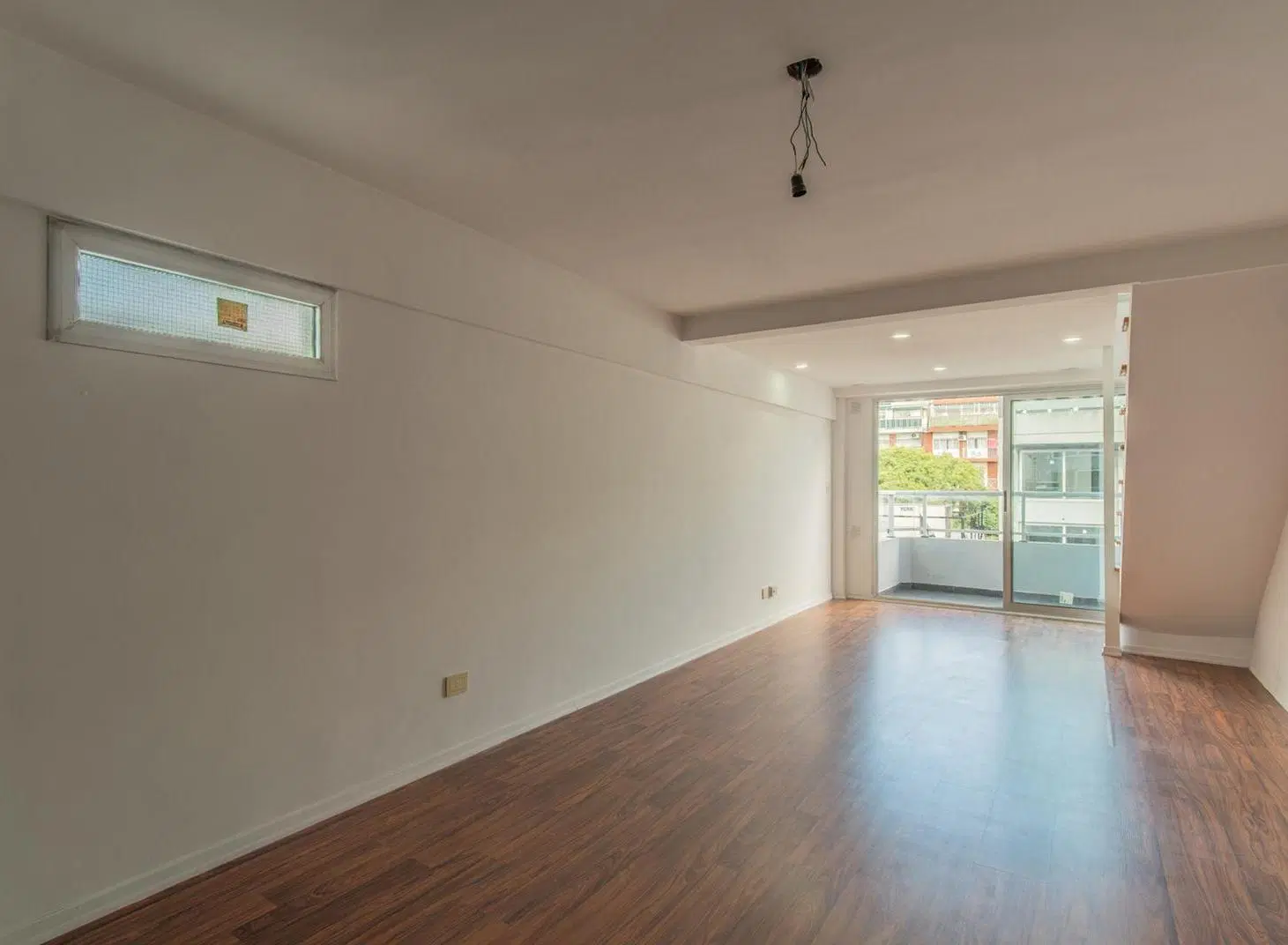 Departamento en venta de 2 ambientes en dúplex con cochera en Caballito 3