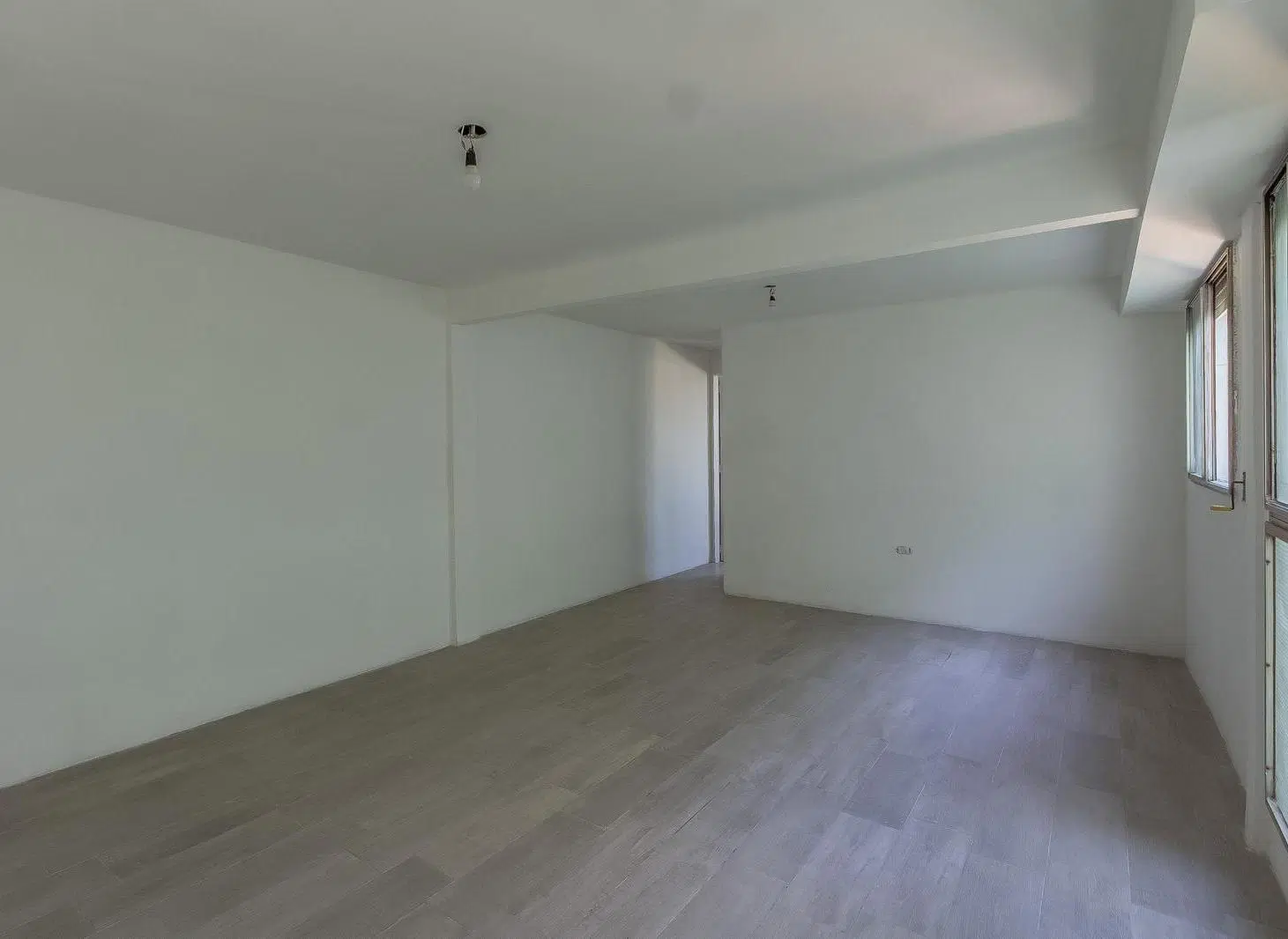 VENTA DEPARTAMENTO 2 AMBIENTES REFACCIONADO A NUEVO CON BALCON Y BAULERA 2