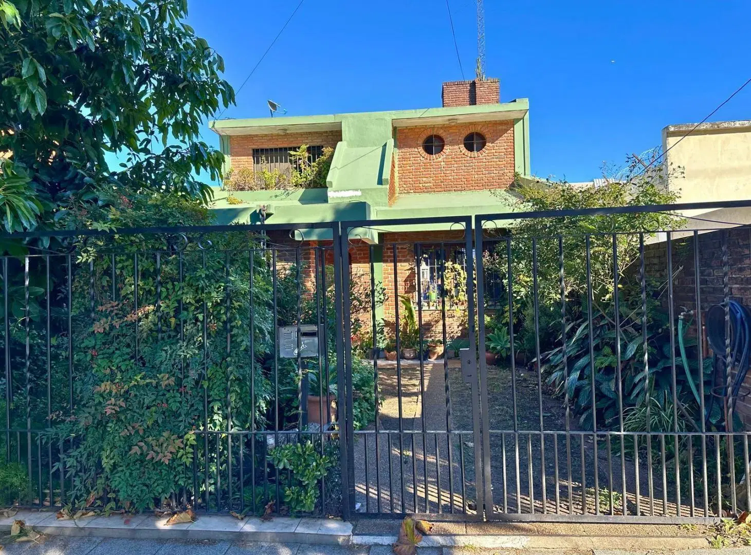 Venta Casa 5 ambientes con pileta y quincho, Castelar Norte Ituzaingo 3