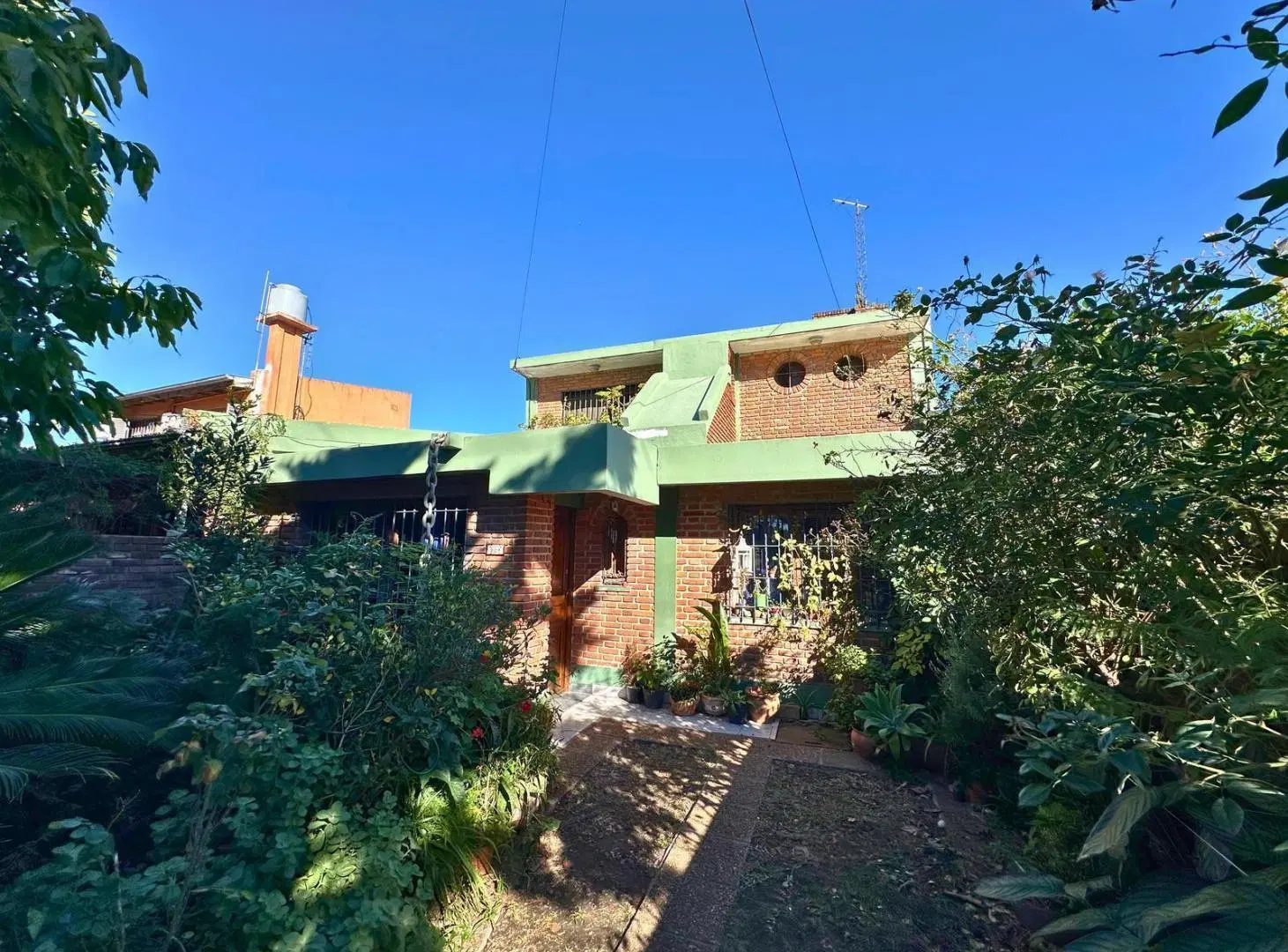 Venta Casa 5 ambientes con pileta y quincho, Castelar Norte Ituzaingo 2