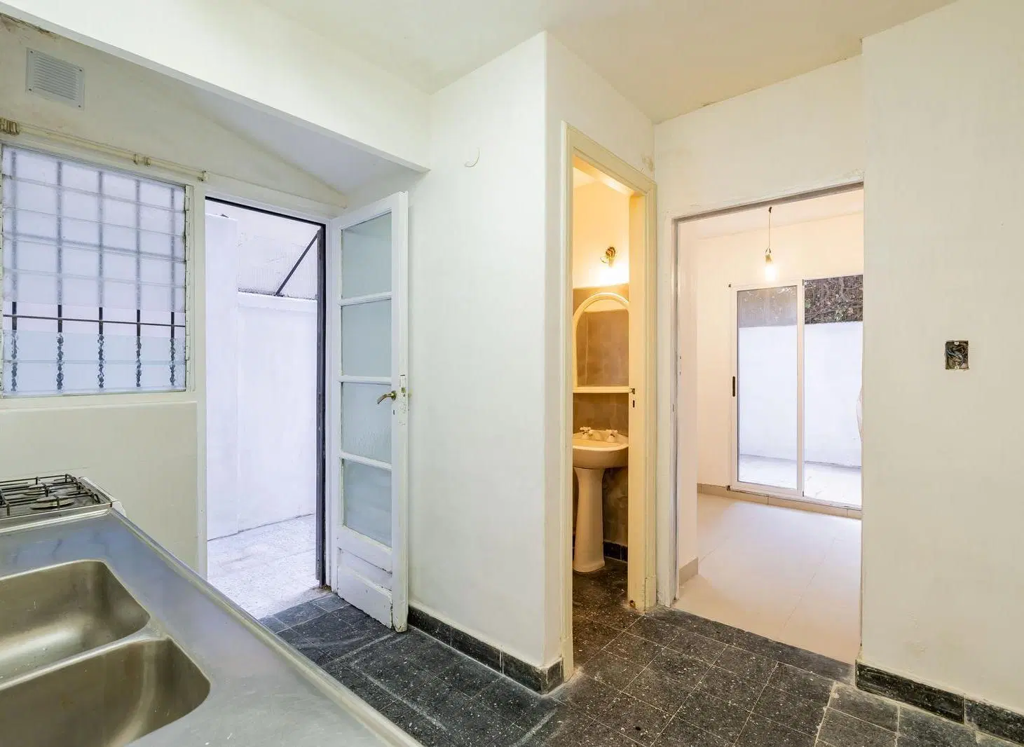 Alquiler exclusivo en Palermo 125 mts, 4 ambientes, patio interno, ideal oficinas sin expensas 2
