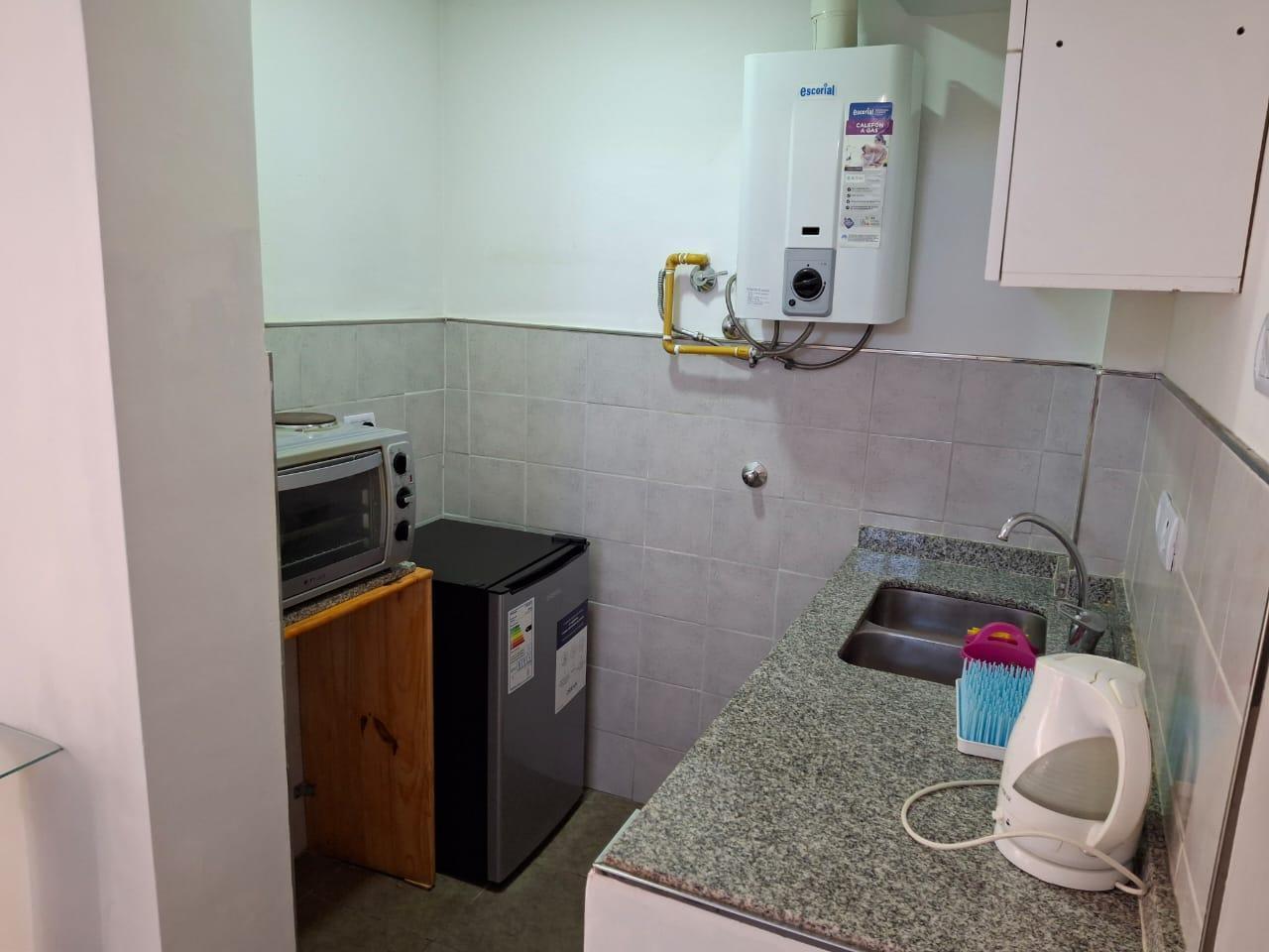 Foto de ALQUILER PERMANENTE O TEMPORARIO MONOAMBIENTE AMOBLADO ALMAGRO, imagen 2