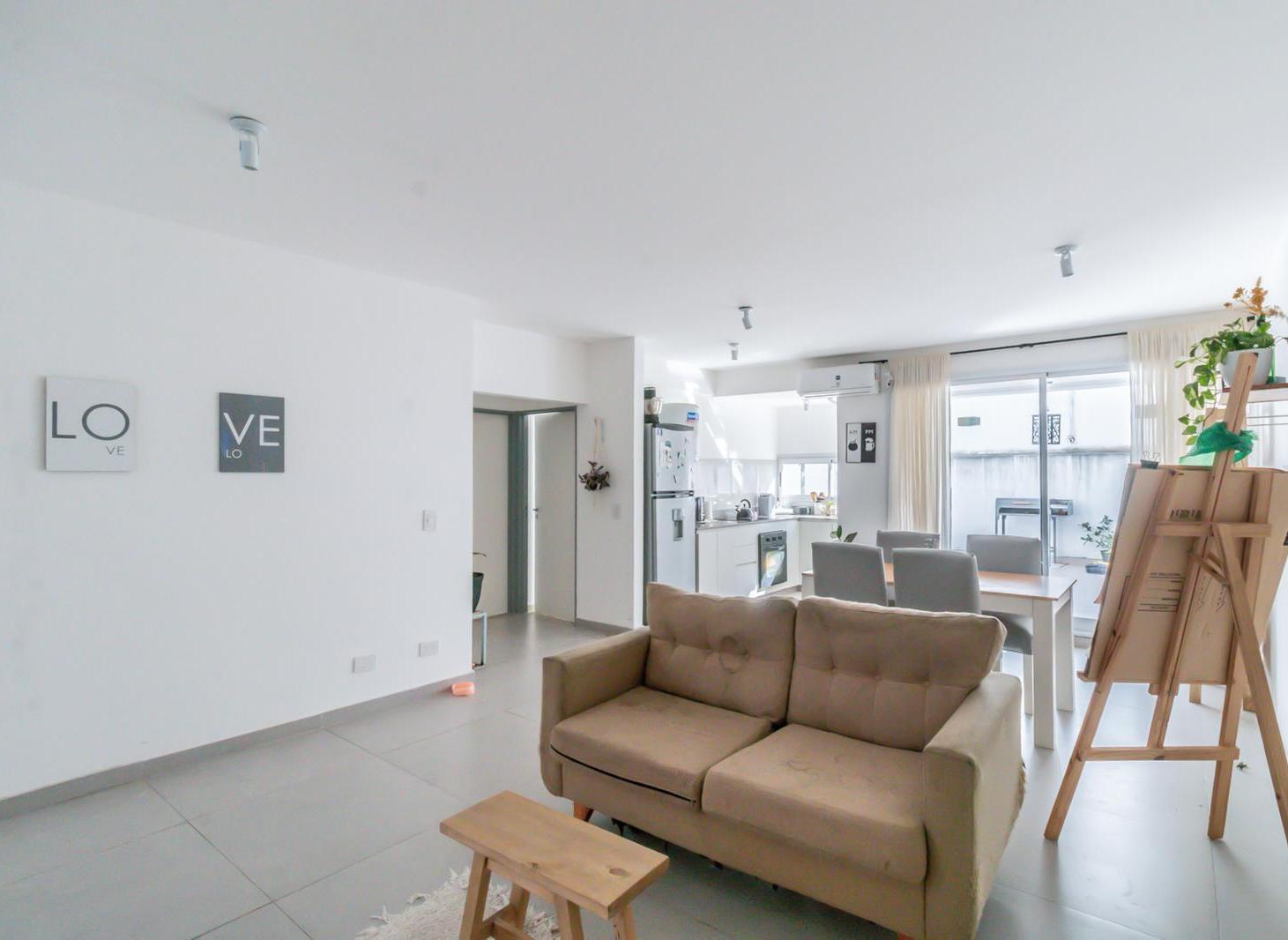 Foto de VENTA DEPARTAMENTO DE 3 AMBIENTES CON COCHERA Y PATIO EN CABALLITO, imagen 1