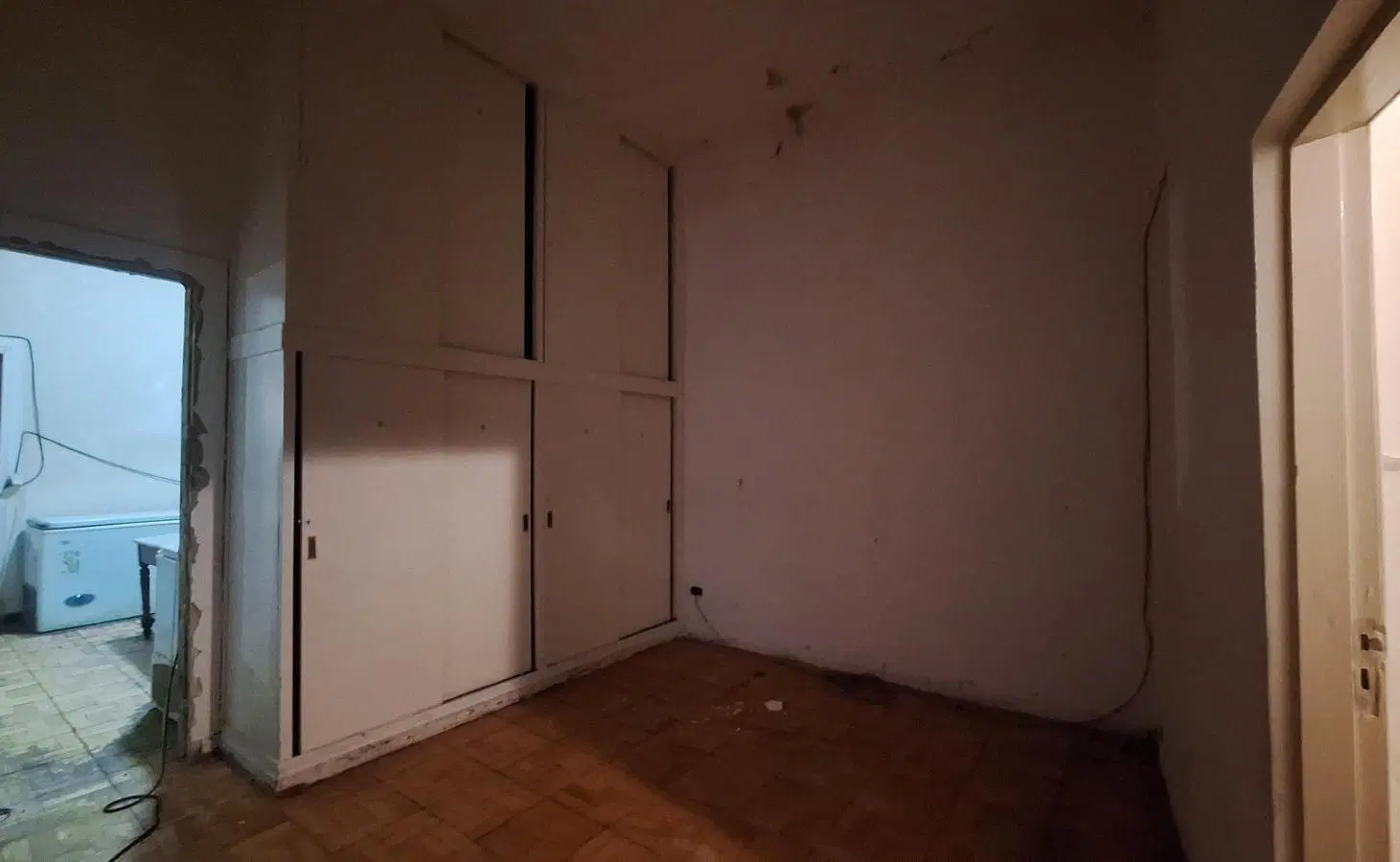 Casa a refaccionar en VENTA - 5 ambientes - cochera y terraza 8