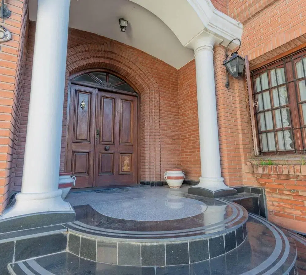 VENTA - IMPONENTE CASA - LOMAS DE ZAMORA - SE TOMA PERMUTA 2