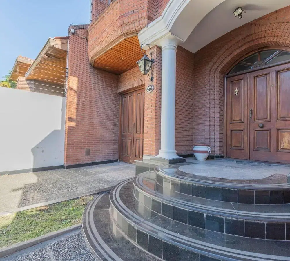 VENTA - IMPONENTE CASA - LOMAS DE ZAMORA - SE TOMA PERMUTA 4