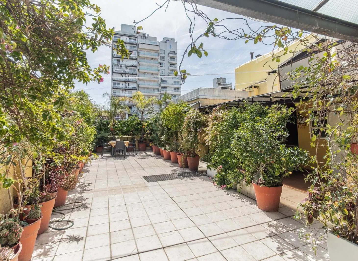 VENTA PH 4 AMBIENTES CON COCHERA PATIO Y TERRAZA 2