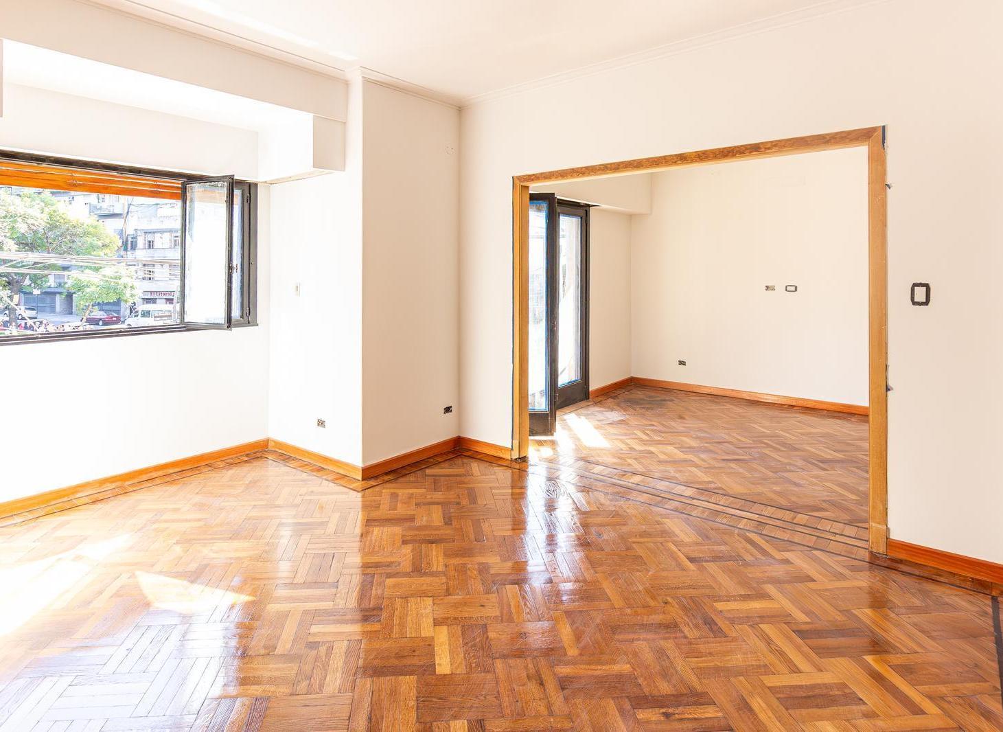 Foto de Venta Ph 5 ambientes con terraza y cochera reciclado a nuevo en Parque Chacabuco, imagen 3