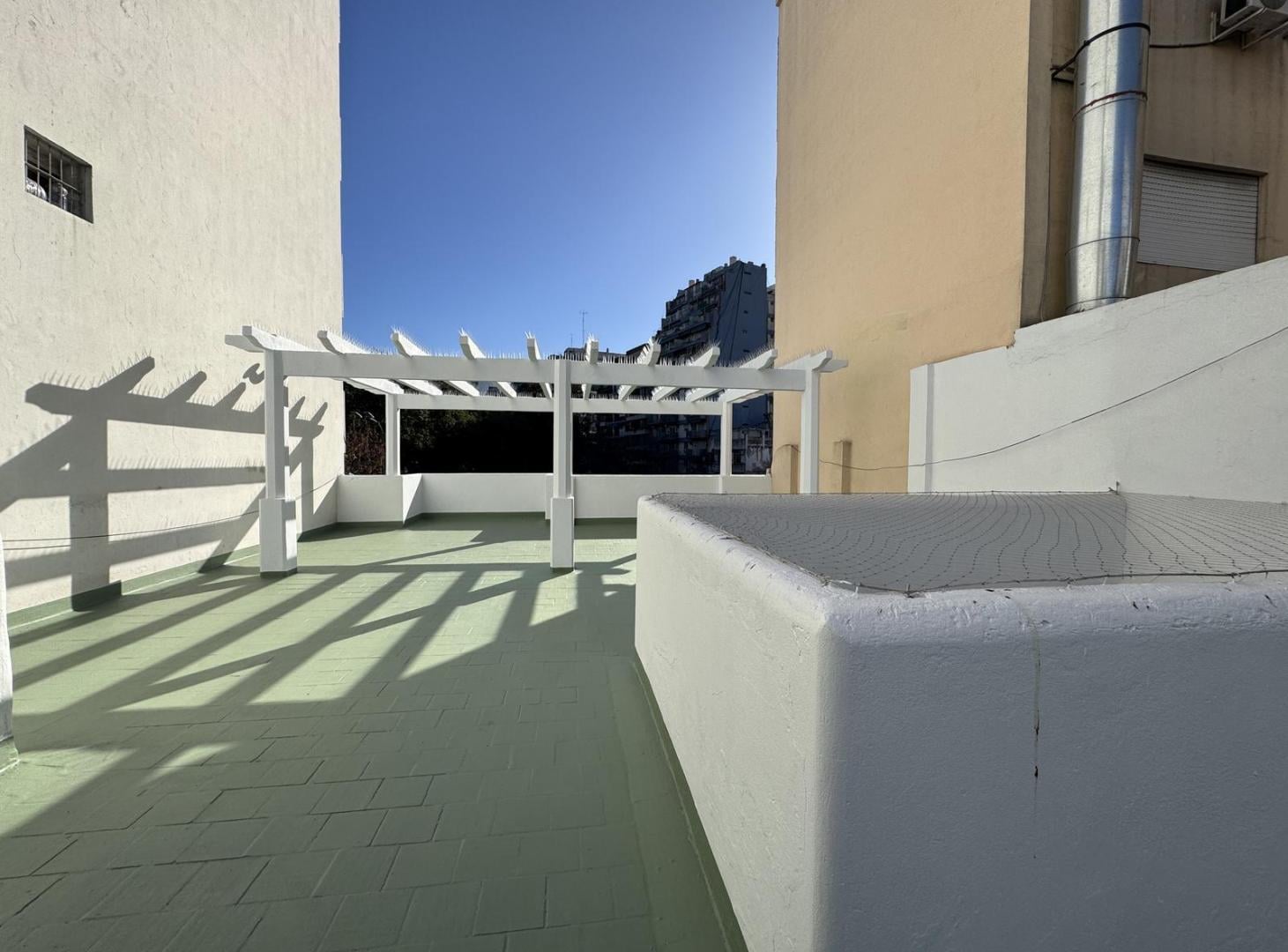 Foto de Venta Ph 5 ambientes con terraza y cochera reciclado a nuevo en Parque Chacabuco, imagen 2