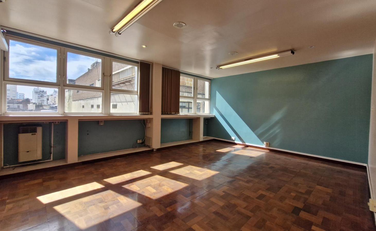 Foto de GRAN PLANTA DE OFICINA EN MONSERRAT – 475 M² CUBIERTOS, imagen 3