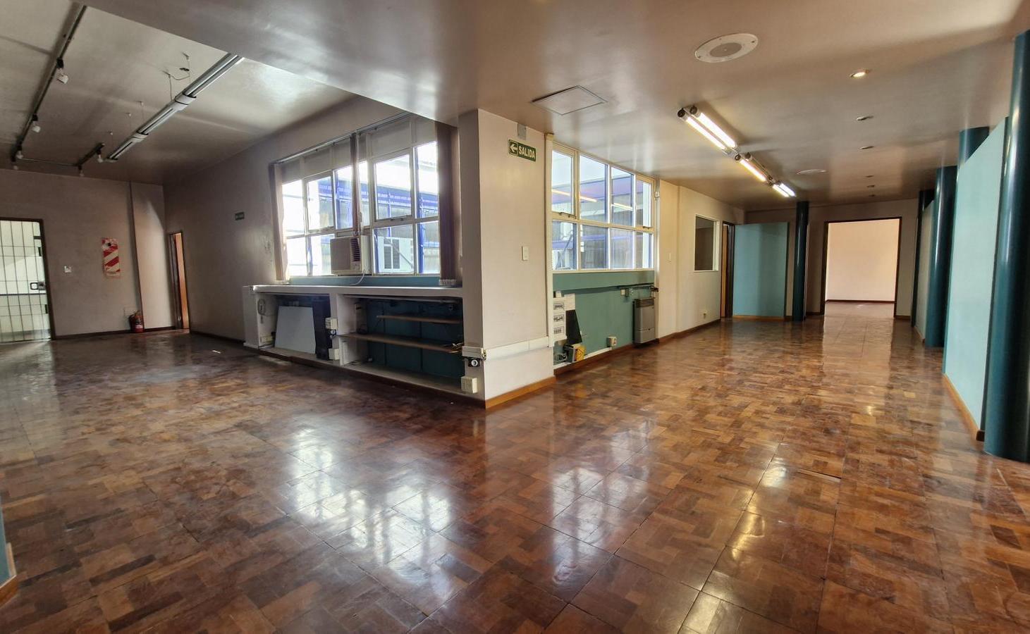 Foto de GRAN PLANTA DE OFICINA EN MONSERRAT – 475 M² CUBIERTOS, imagen 1