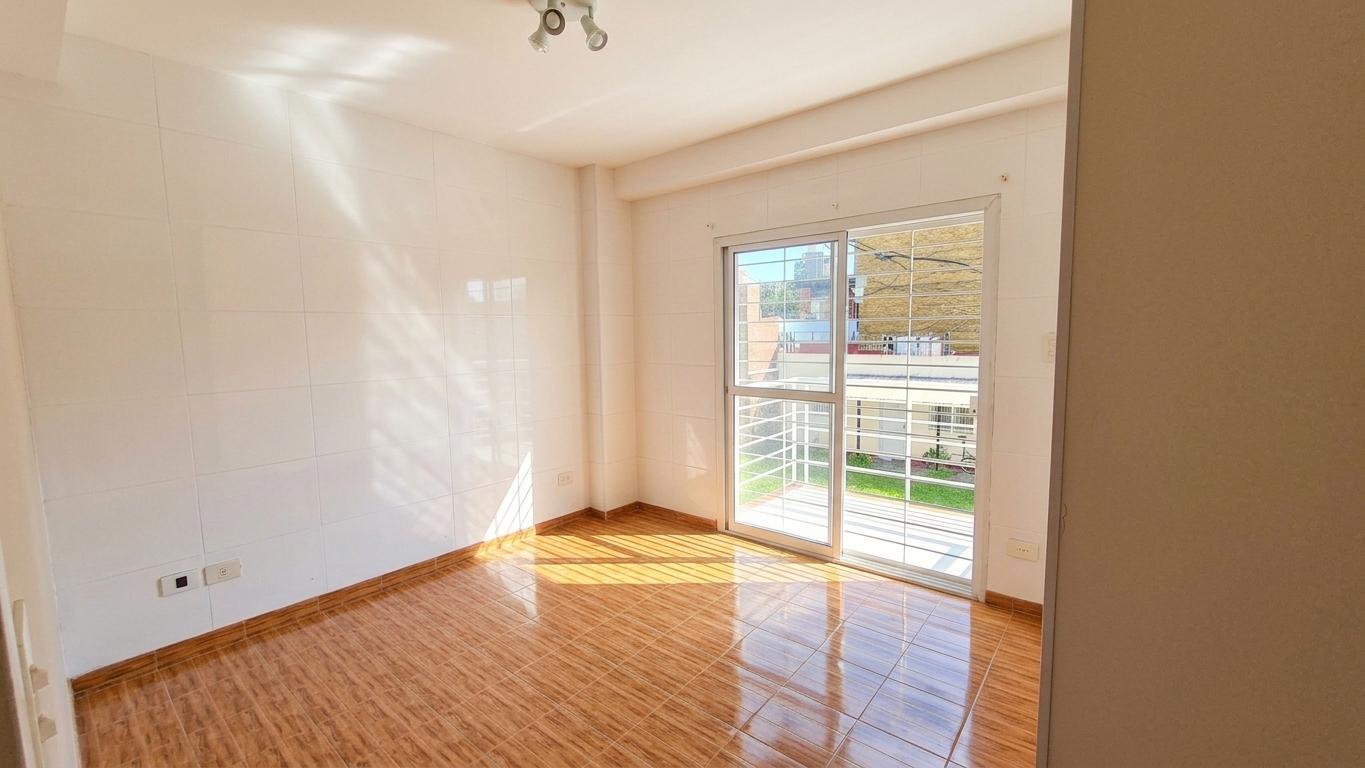 Foto de VENTA DEPTO. 2 AMBIENTES CON DOBLE BALCÓN Y COCHERA FIJA, imagen 2