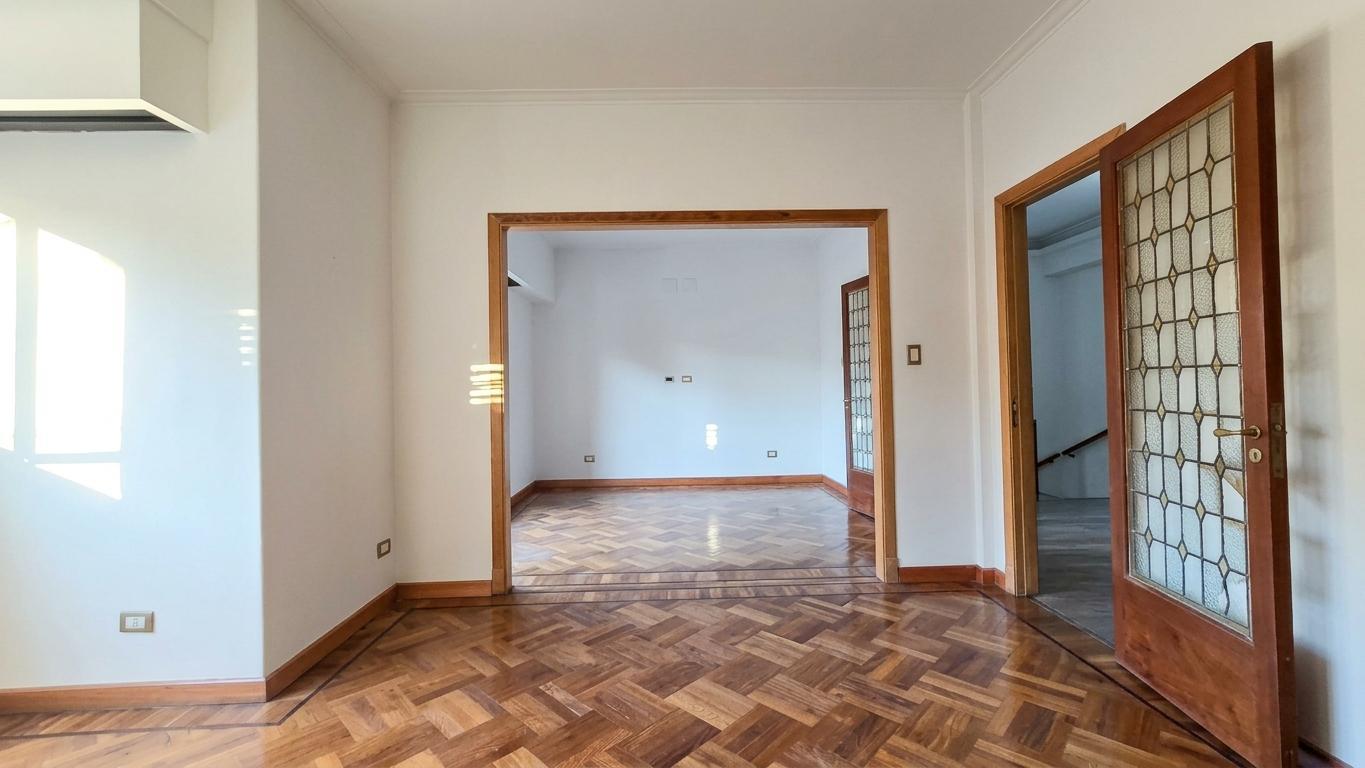 Foto de Venta Ph 5 ambientes con terraza y cochera reciclado a nuevo en Parque, imagen 4