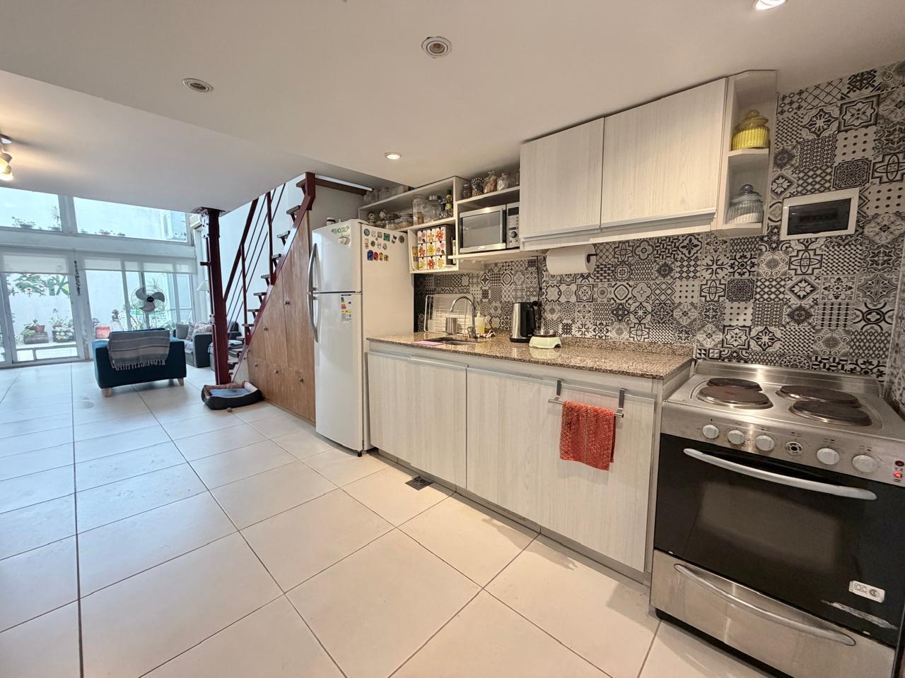Foto de VENTA DEPTO. 2 AMBIENTES EN DÚPLEX CON GRAN PATIO PROPIO Y MUCHO, imagen 2