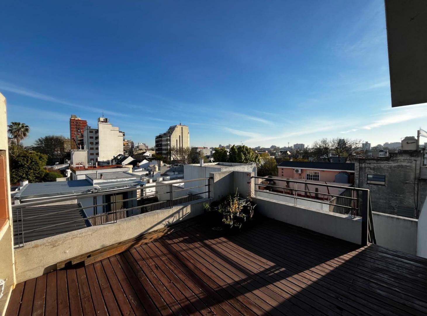 Foto de Alquiler Depto. 3 amb. con balcón terraza y terraza propia en Villa, imagen 2