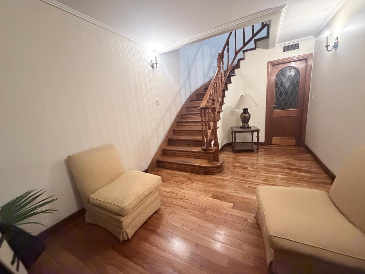 Foto de CASA EN VENTA LANUS ESTE 5 AMB. CON DETALLES DE CATEGORIA Y HERMOSO, imagen 2