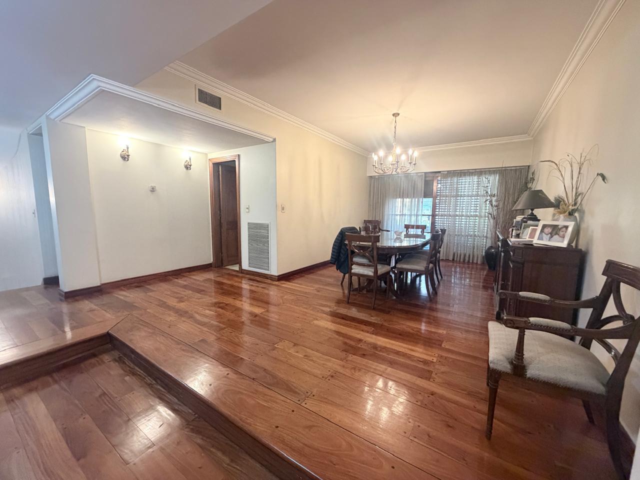 Foto de CASA EN VENTA LANUS ESTE 5 AMB. CON DETALLES DE CATEGORIA Y HERMOSO, imagen 5