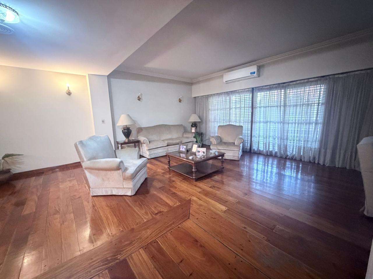 Foto de CASA EN VENTA LANUS ESTE 5 AMB. CON DETALLES DE CATEGORIA Y HERMOSO, imagen 3