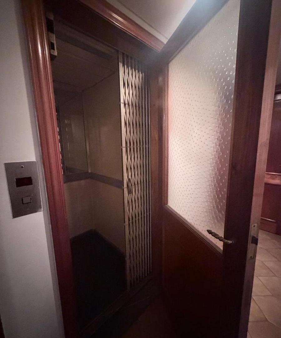 Foto de CASA EN VENTA LANUS ESTE 5 AMB. CON DETALLES DE CATEGORIA Y HERMOSO, imagen 4