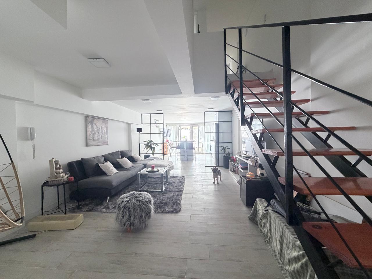 Foto de VENTA DEPTO. EN DUPLEX CON AMPLIO PATIO Y JARDIN DE INVIERNO, imagen 2