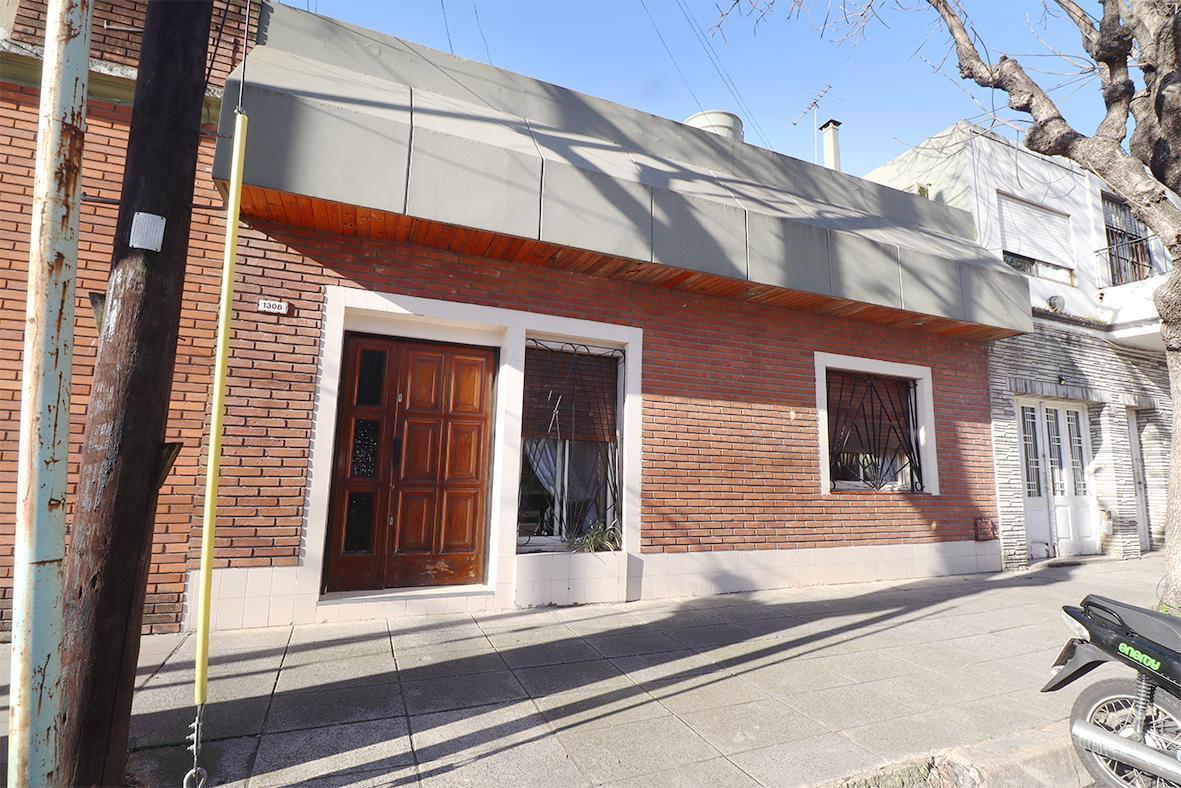 Foto de VENTA PH FLORES ENTRADA INDEPENDIENTE PATIO Y TERRAZA – APTO CREDITO Y, imagen 1