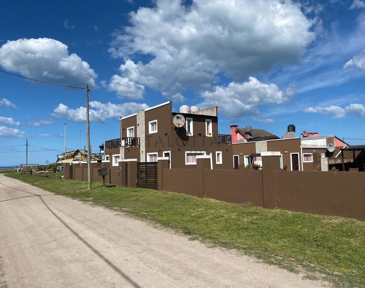 Venta de Complejo de Departamentos a 30 m de La Costanera 4