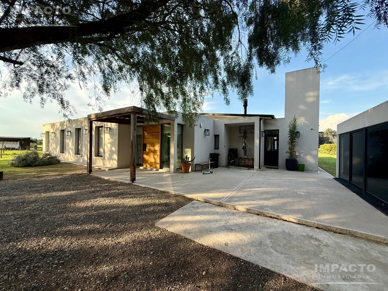 Foto de En venta Casa 5 ambientes en Cañuelas - Con piscina y estilo moderna, imagen 3