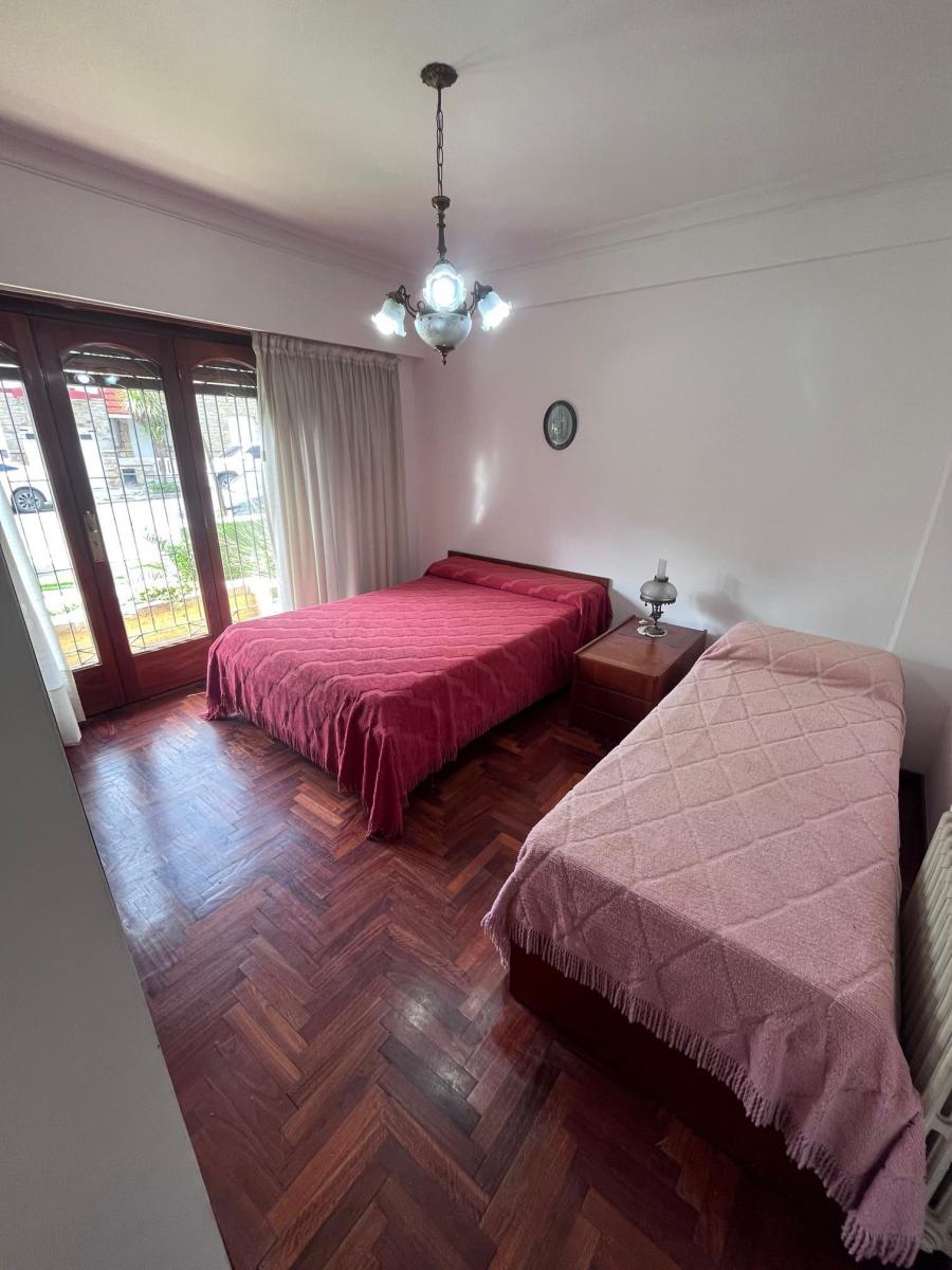 Departamento 3 Amb con Dependencia y Cochera. Zona Varese 3