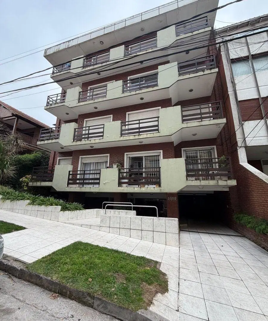 VENTA DEPARTAMENTO 3 AMB CON PATIO. ZONA VARESE 4