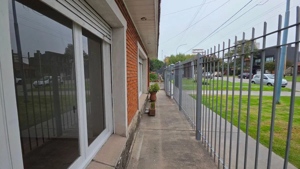 Chalet en Venta. Zona Chauvín – Excelente Potencial (Residencial / Comercial) 2