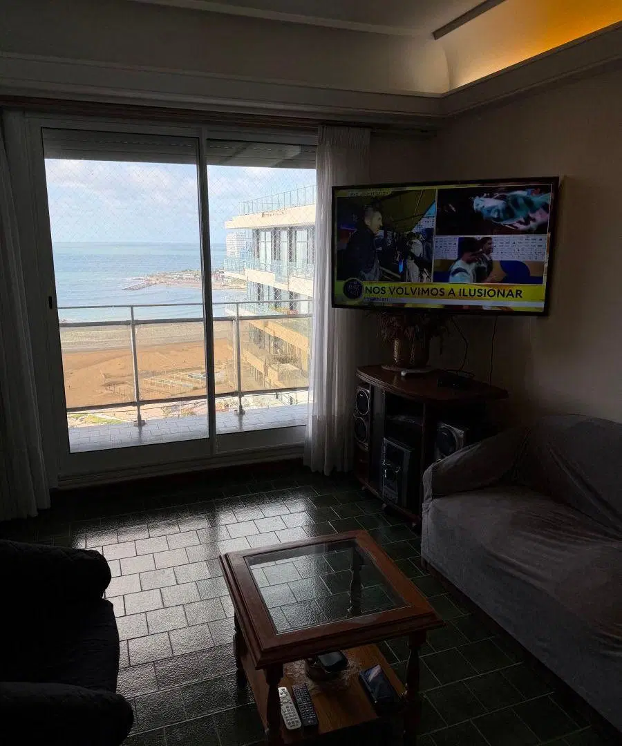 VENTA 4 AMB CON COCHERA Y BAULERA. EXCELENTE VISTA AL MAR. ZONA VARESE 4