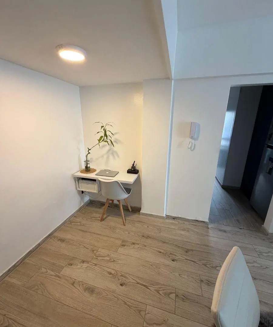 VENTA. DEPARTAMENTO DE 2 AMB CON COCHERA Y BAULERA. ZONA VARESE 5